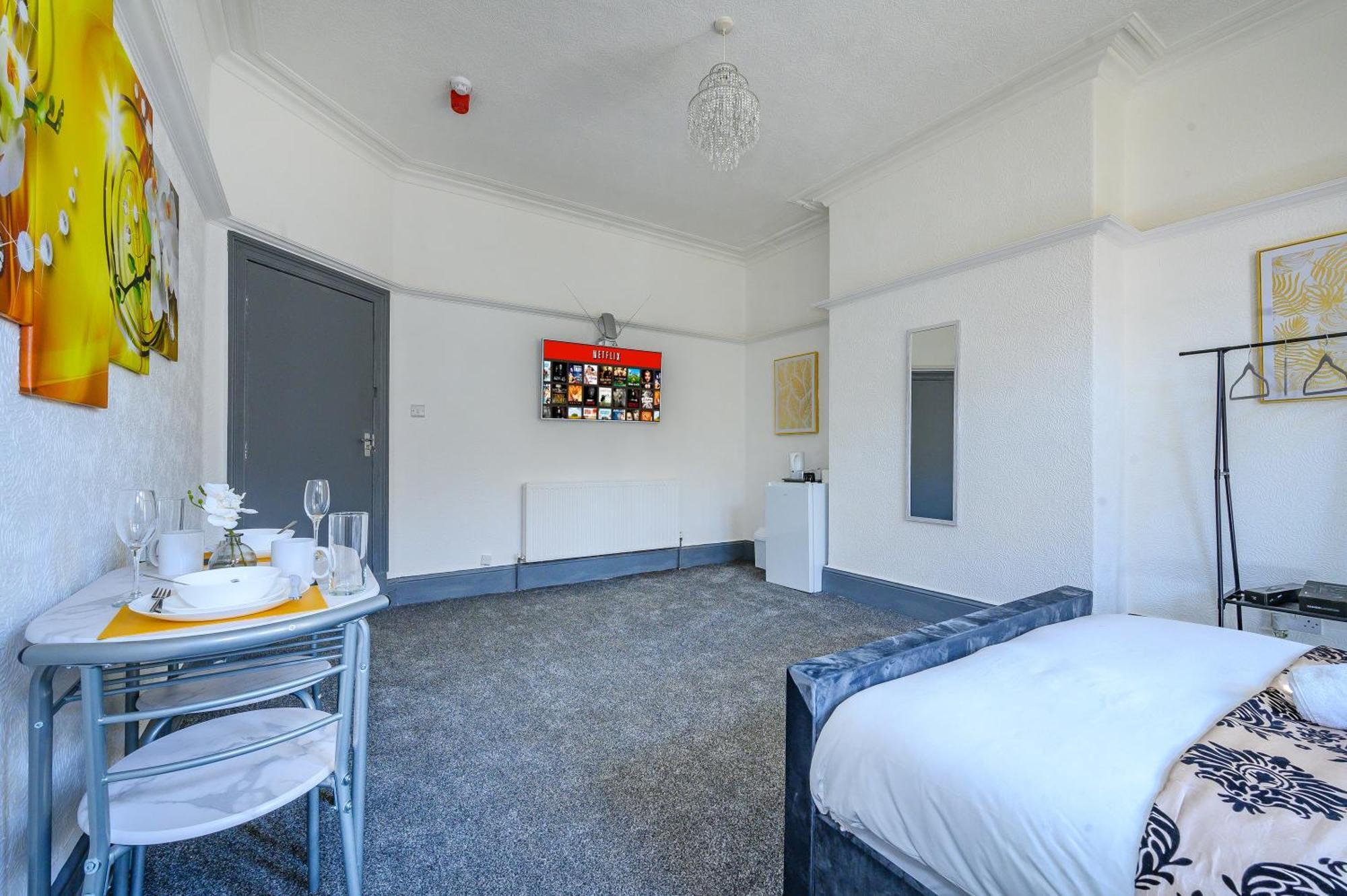 -Rf7H- For Your Relaxed & Cosy Free Parking Leeds  Kültér fotó